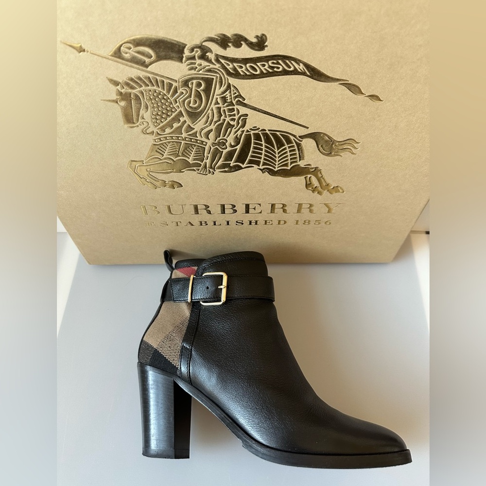 Burberry Black and Beige Ankle Booties They Are Beautiful But A Tad Small For Me - Picture 6 of 16